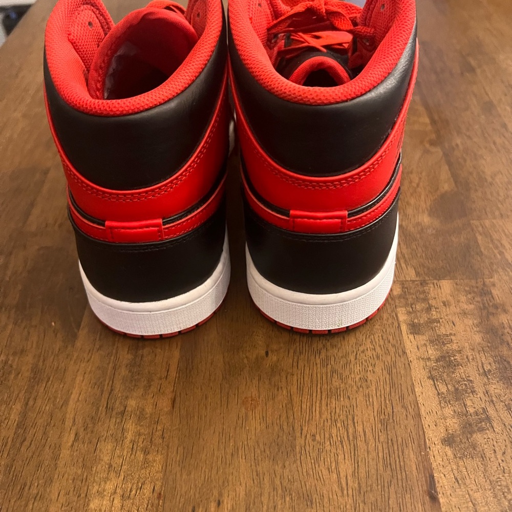 Air Jordan 1 Mid Black & Red | Men’s 11 - Picture 4 of 8